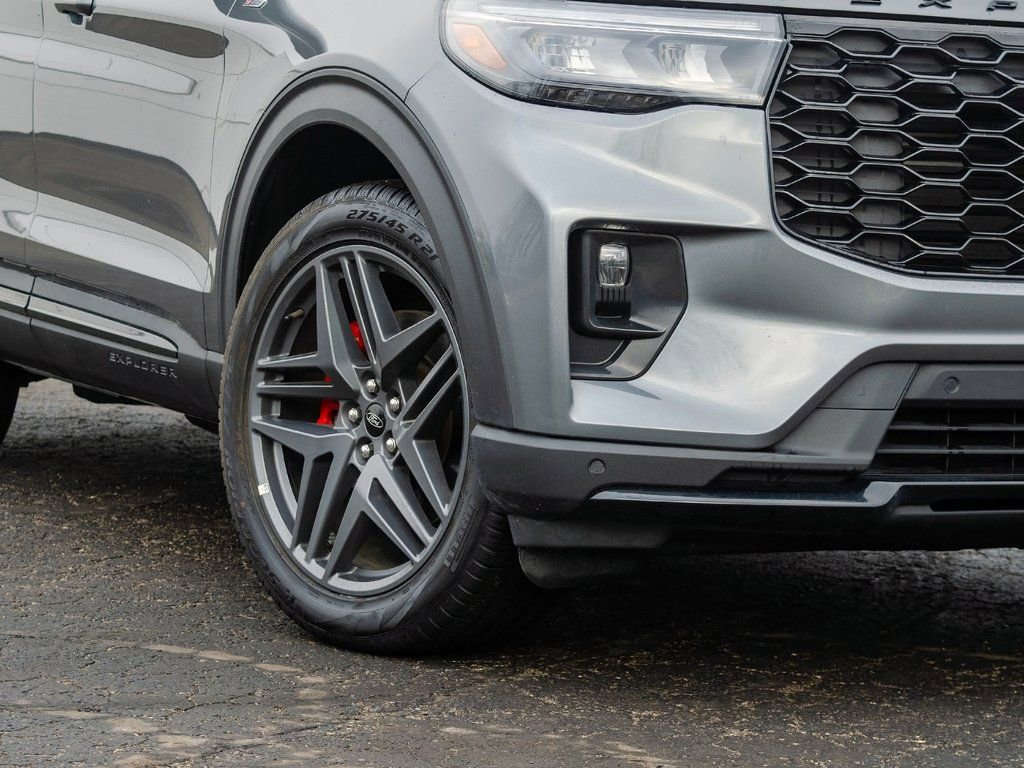 Used 2025 Ford Explorer ST-Line w/ ST-Line Street Pack image 12