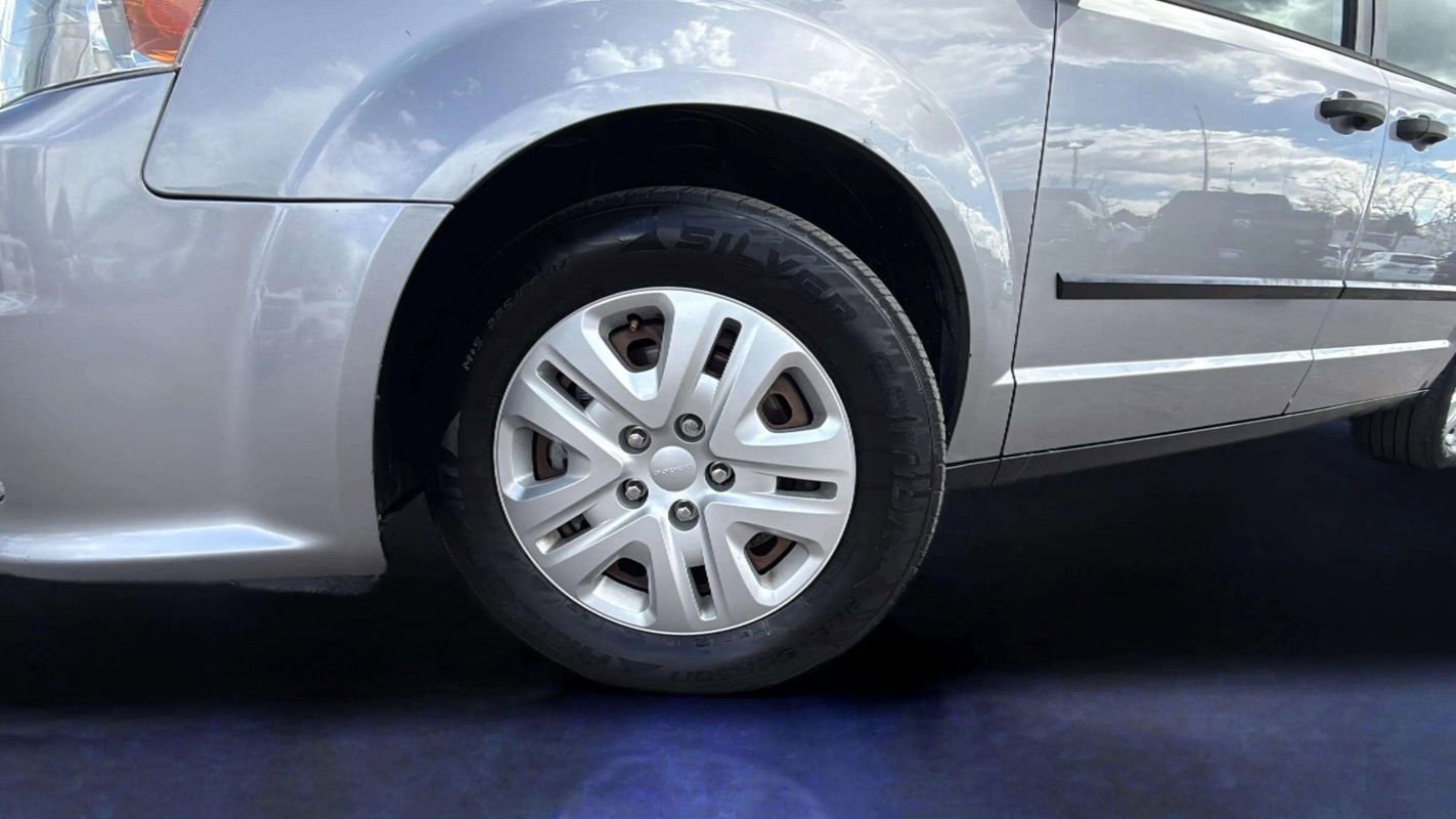 Used 2016 Dodge Grand Caravan American Value Package w/ UConnect Hands-Free Group image 19