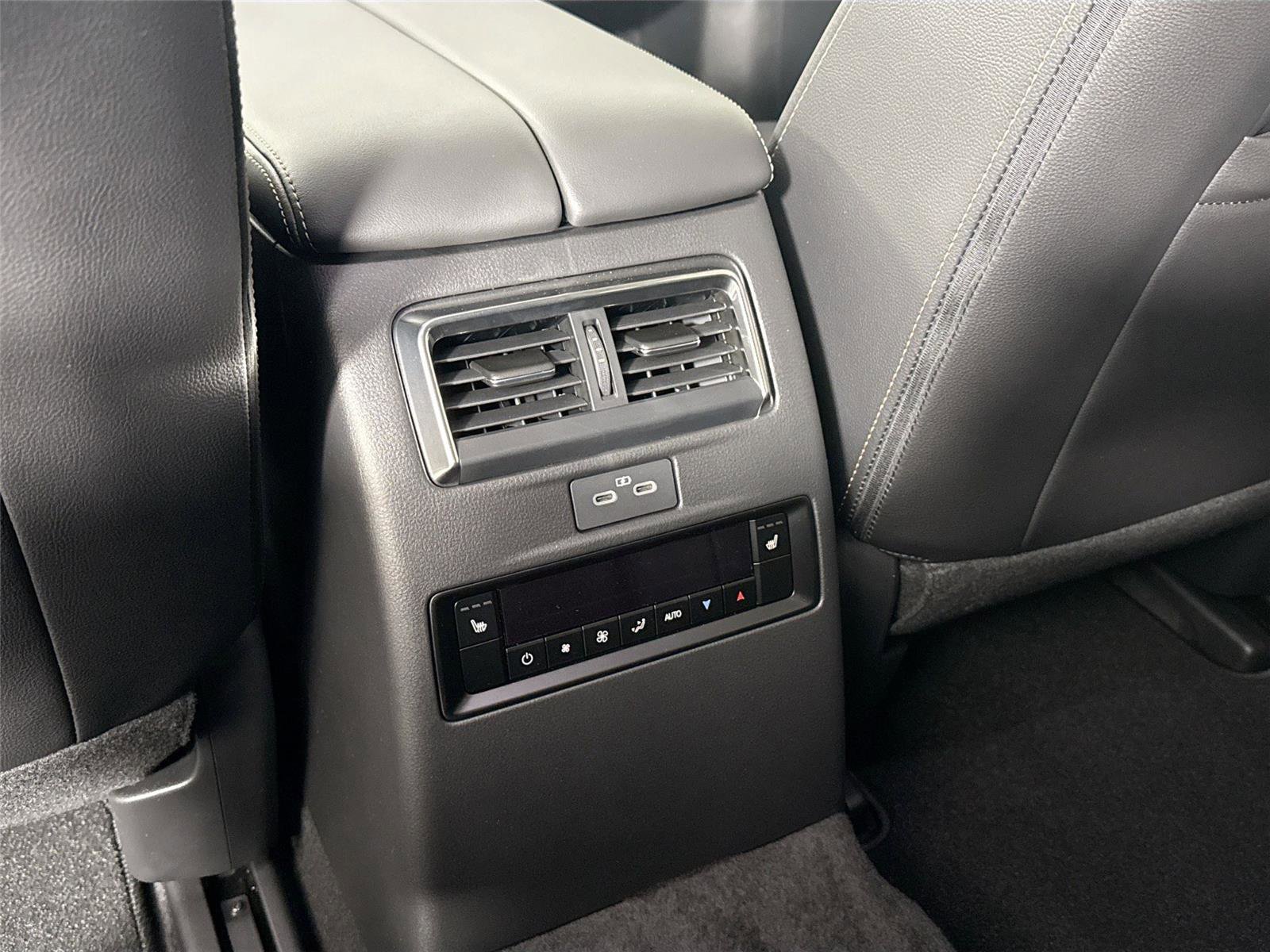 Certified 2026 MAZDA CX-90 3.3 Turbo w/ Preferred Package image 37