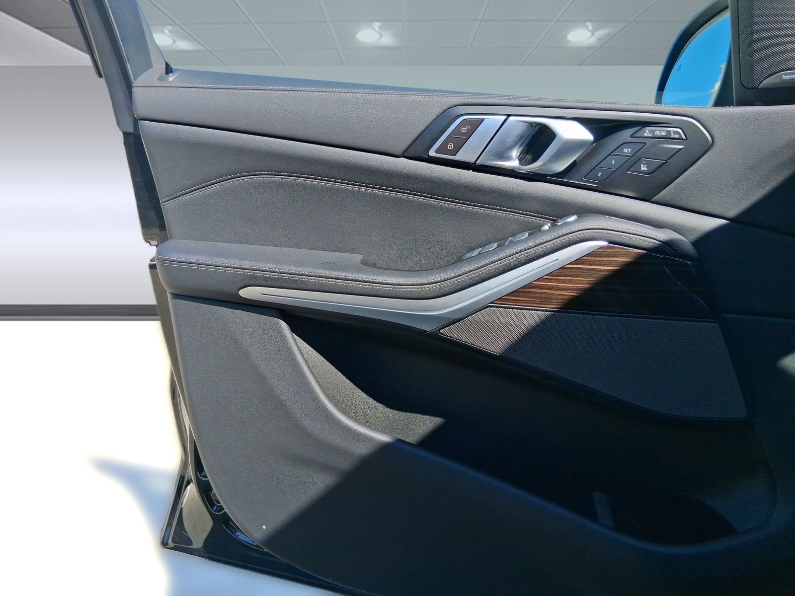 Certified 2024 BMW X7 xDrive40i w/ Premium Package image 12