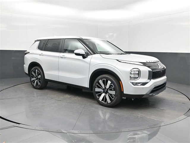 New 2025 Mitsubishi Outlander SE image 33