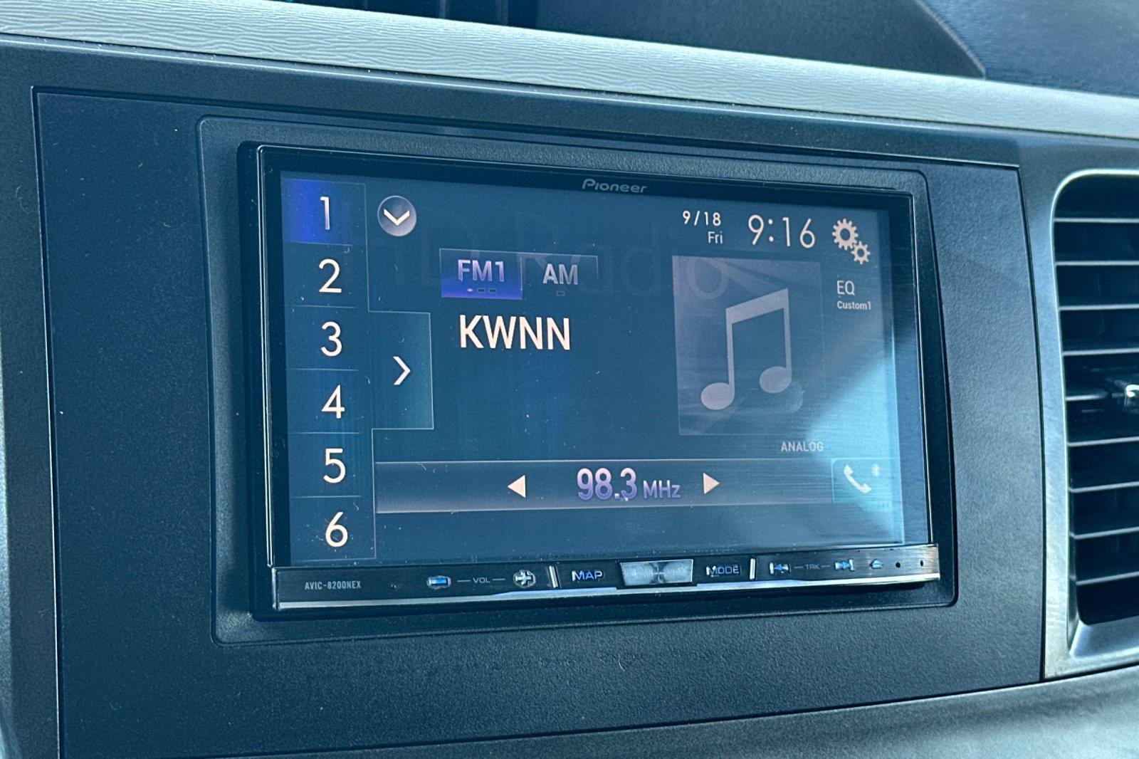 Used 2014 Toyota Sienna SE FWD image 19