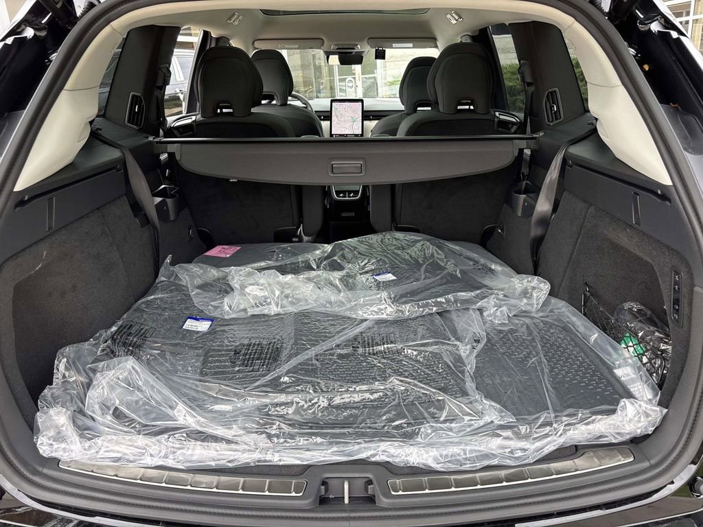 New 2025 Volvo EX90 Ultra w/ Protection Package Premier image 9