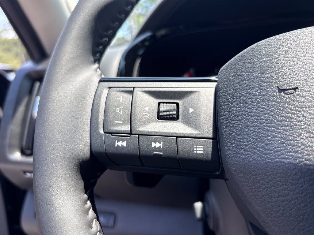 New 2026 Nissan Pathfinder Platinum FWD image 10