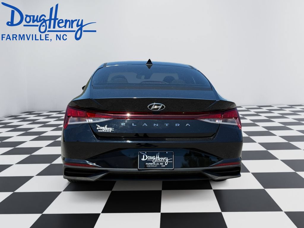 Used 2023 Hyundai Elantra SEL w/ Convenience Package FWD image 4