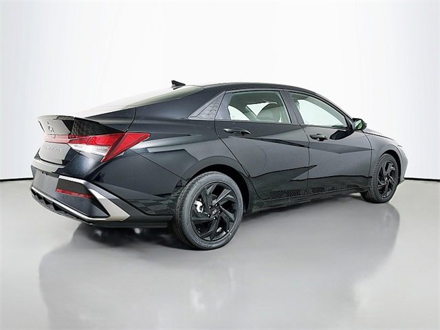 Used 2026 Hyundai Elantra Sport image 6