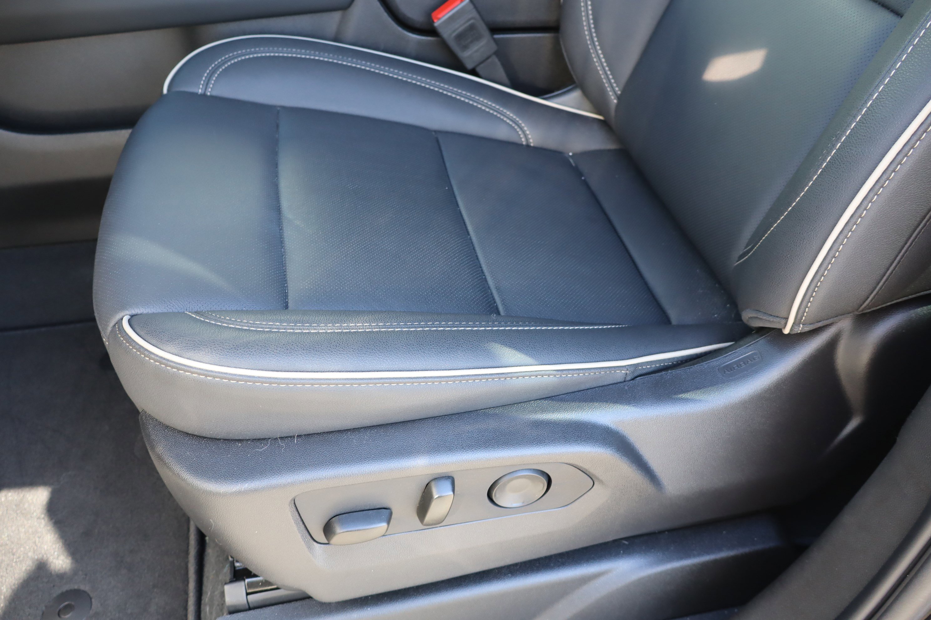 Used 2025 Chevrolet Tahoe Premier image 20