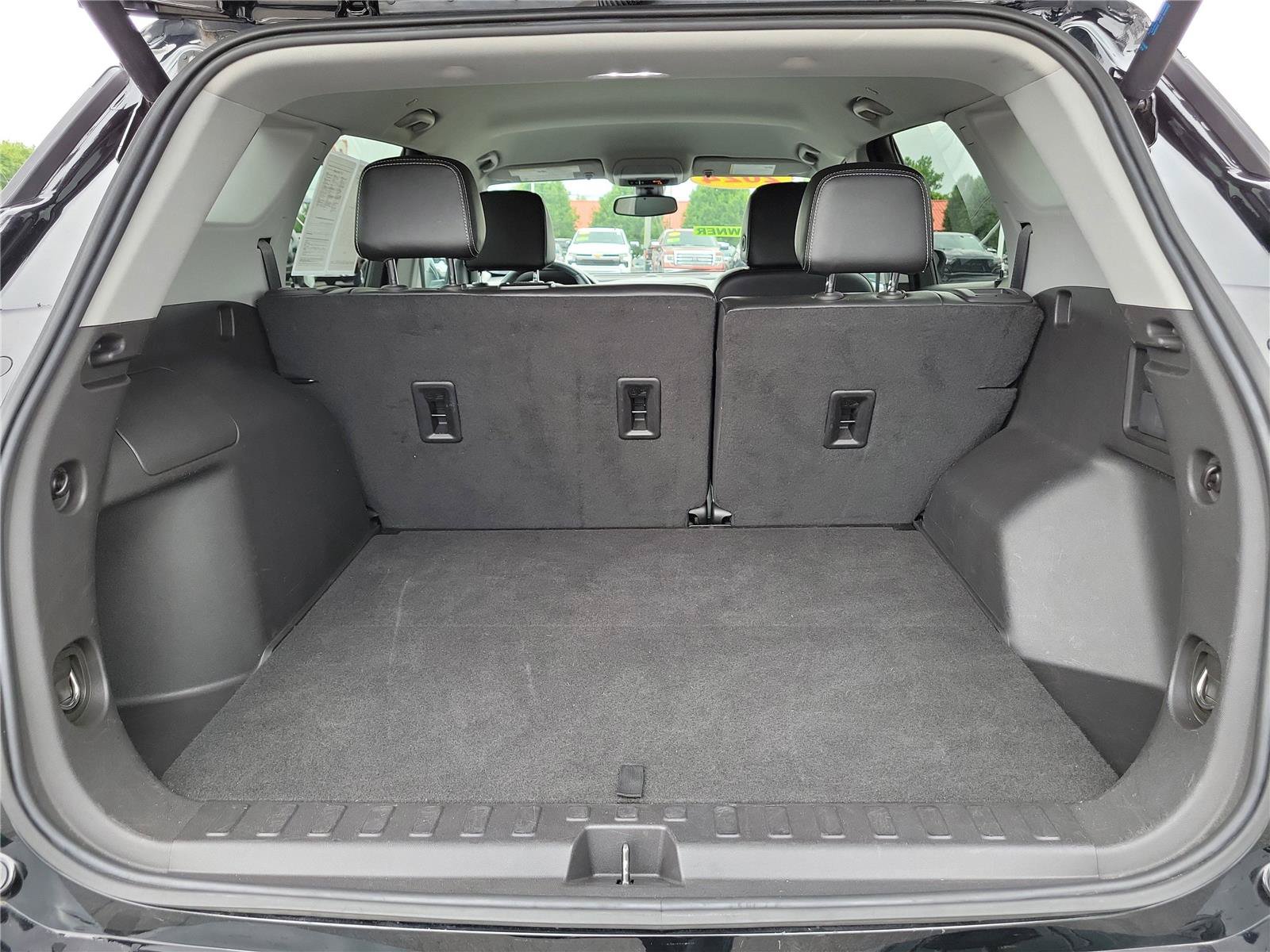 Used 2024 GMC Terrain SLT AWD/4WD image 10