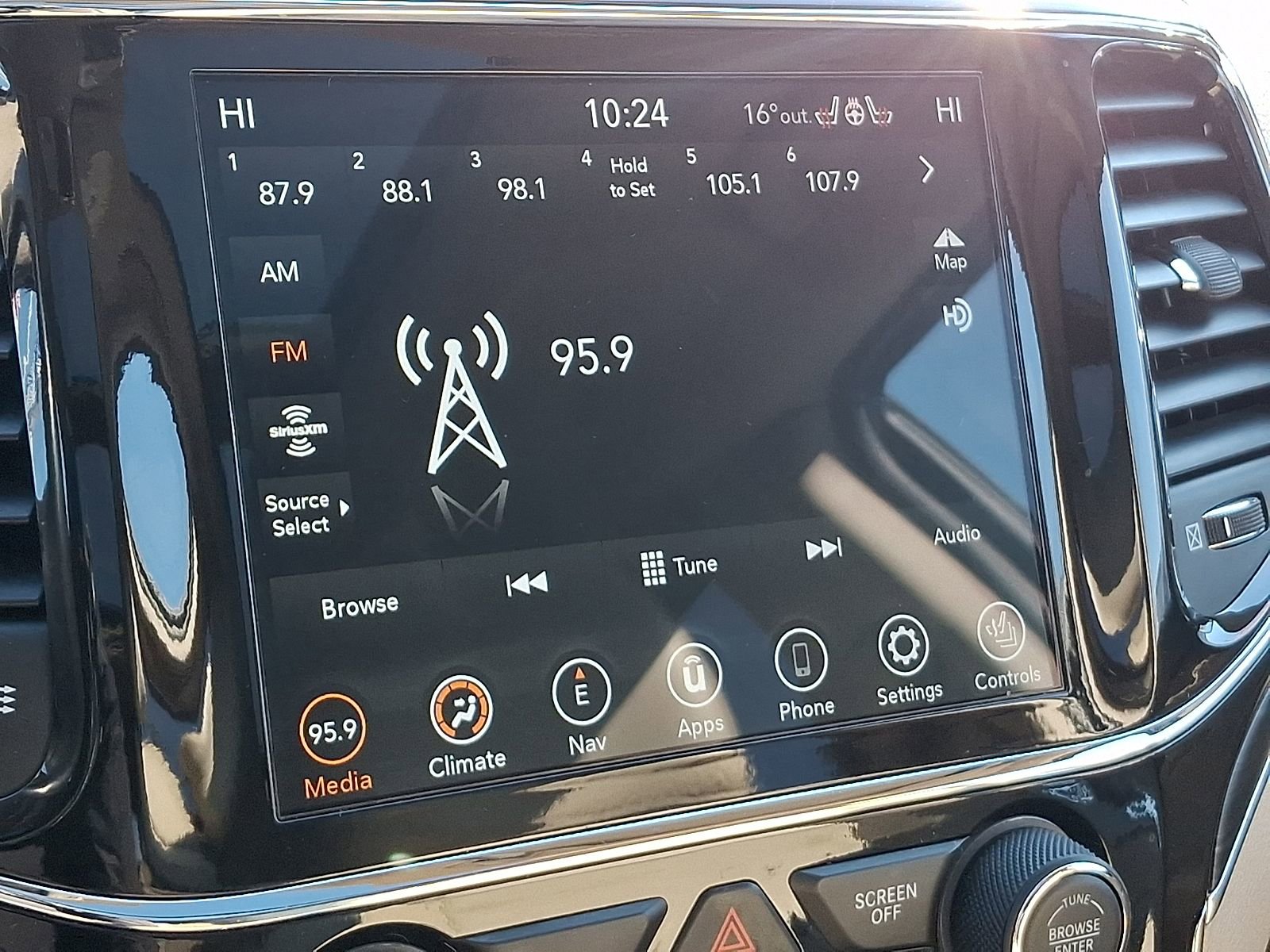 Used 2021 Jeep Grand Cherokee Limited w/ Luxury Group II image 19