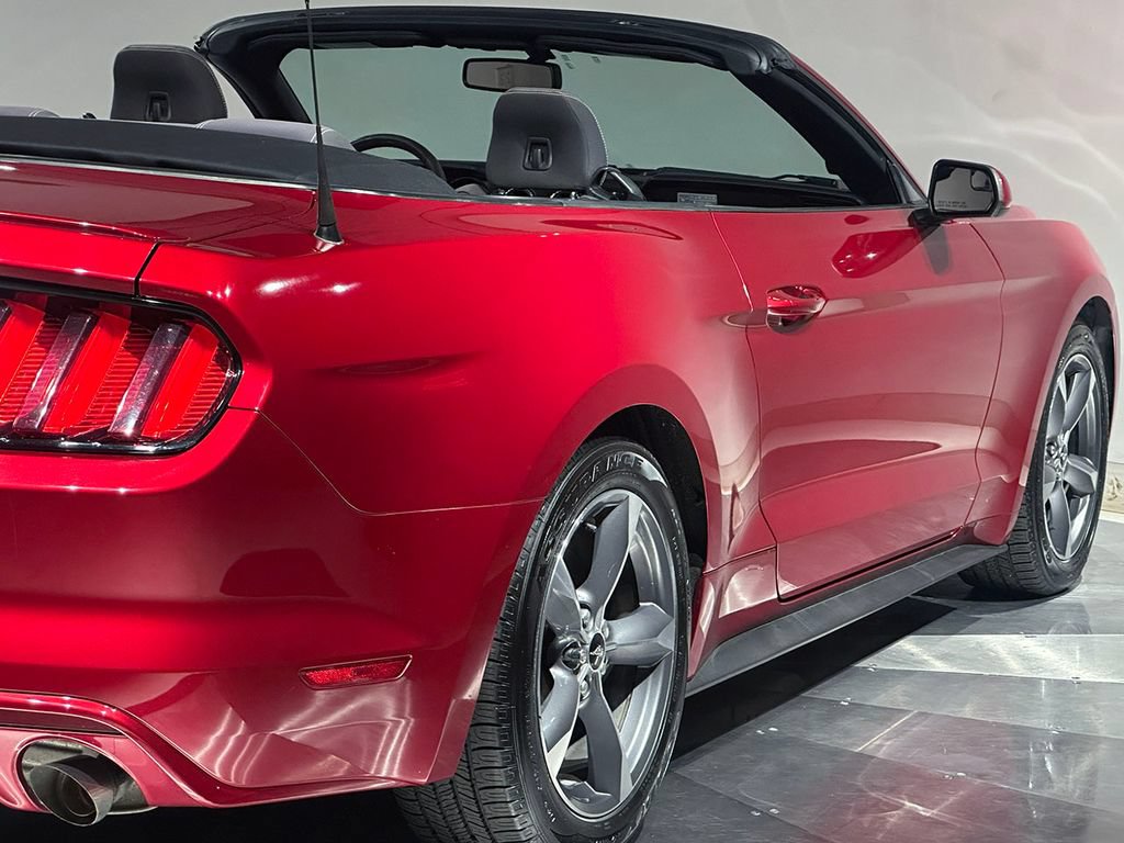 Used 2015 Ford Mustang Convertible w/ Equipment Group 051A RWD image 28