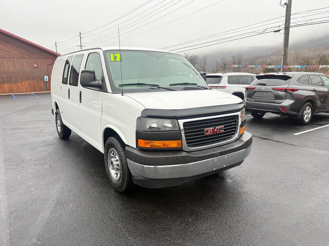 Used 2017 GMC Savana 2500 RWD image 1