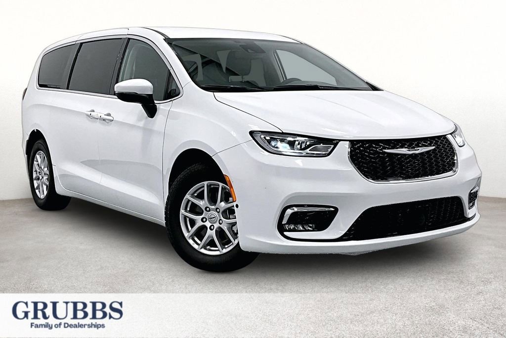 Used 2023 Chrysler Pacifica Touring-L FWD image 1
