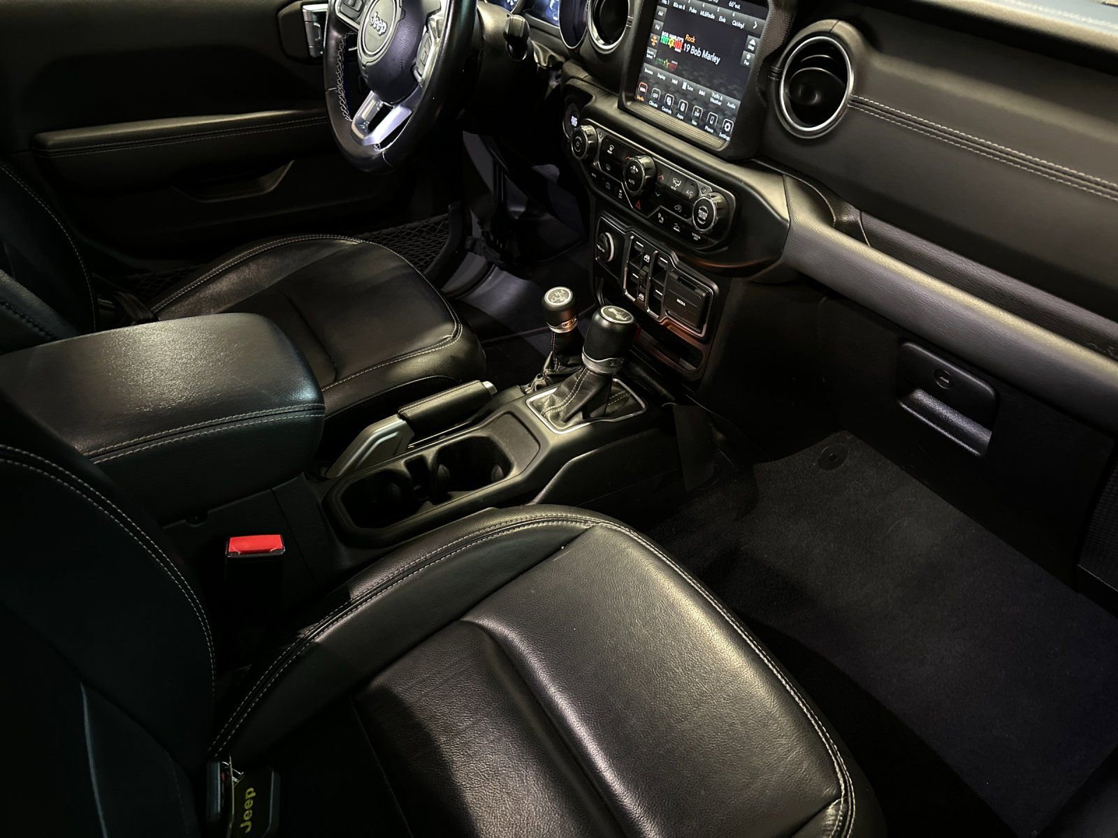 Used 2022 Jeep Wrangler Unlimited Sahara w/ Safety Group image 15