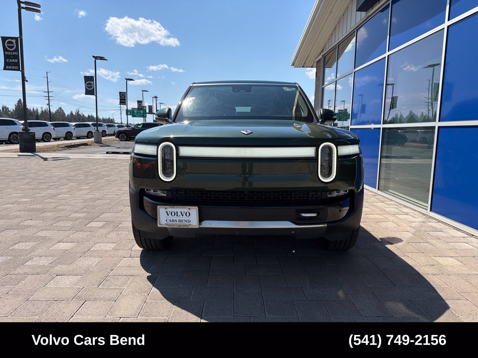 Used 2024 Rivian R1S Adventure Dual AWD/4WD image 3