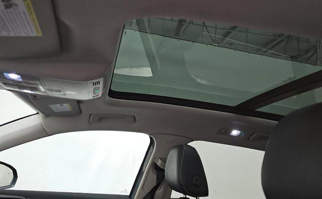 Used 2022 Volkswagen Taos SEL w/ Panoramic Sunroof Package image 14