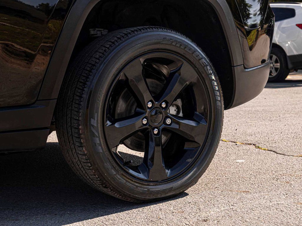 Used 2023 Jeep Grand Cherokee Altitude image 8
