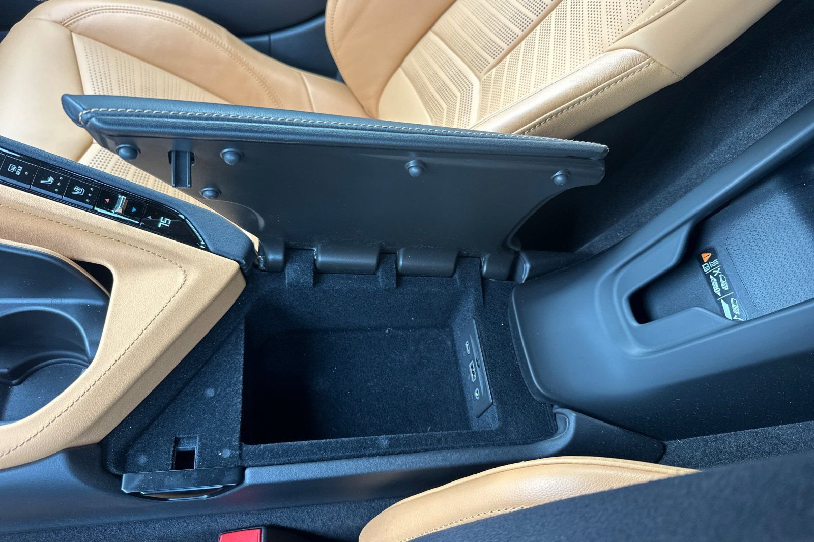 Used 2022 Chevrolet Corvette Stingray Preferred Cpe w/ Z51 Performance Package image 29