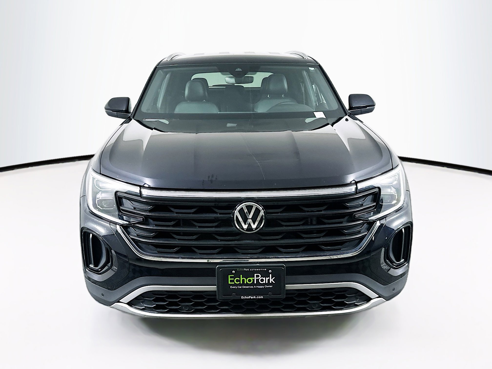 Used 2025 Volkswagen Atlas Cross Sport SE image 2