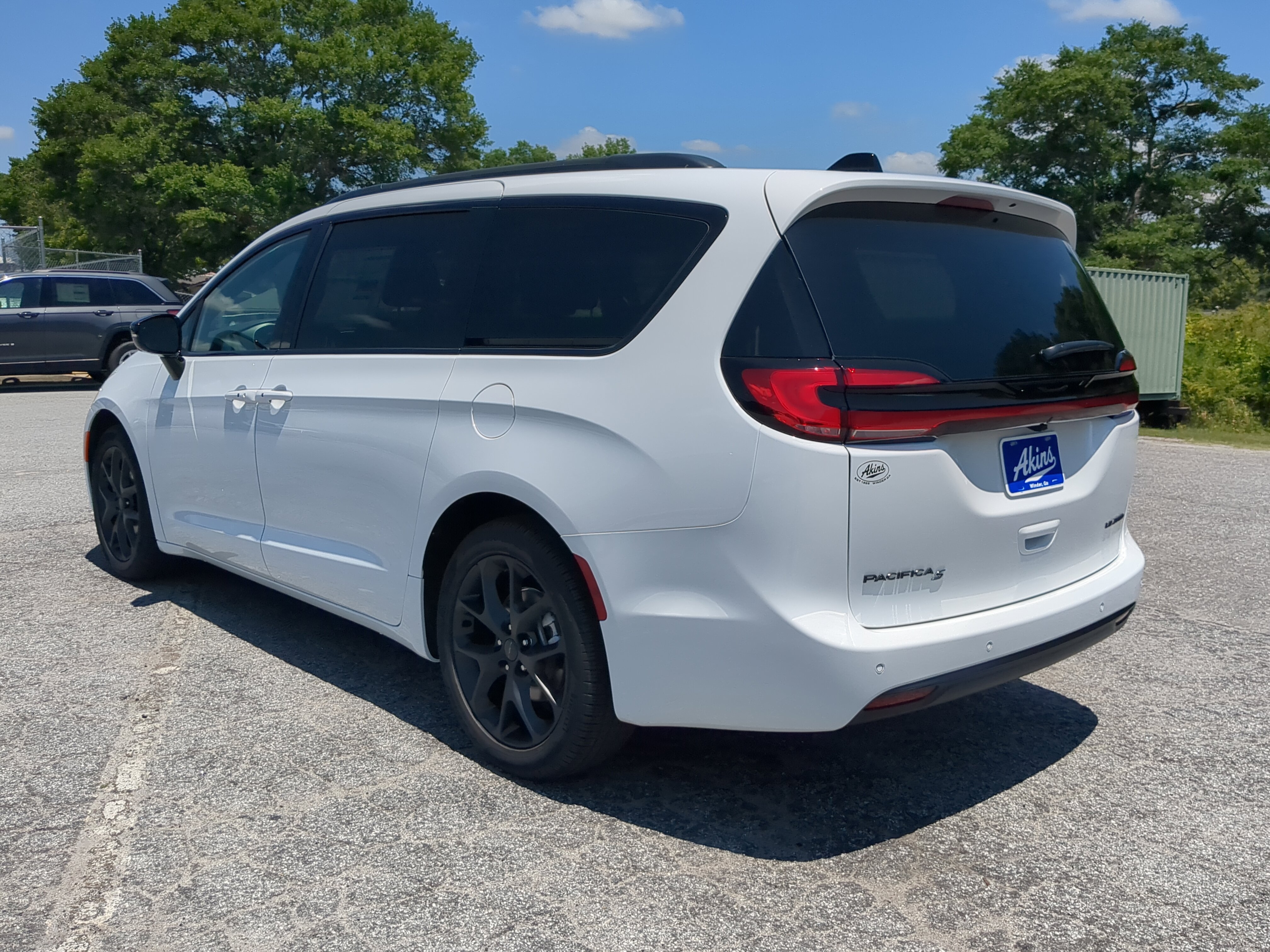 New 2027 Chrysler Pacifica Limited FWD image 5