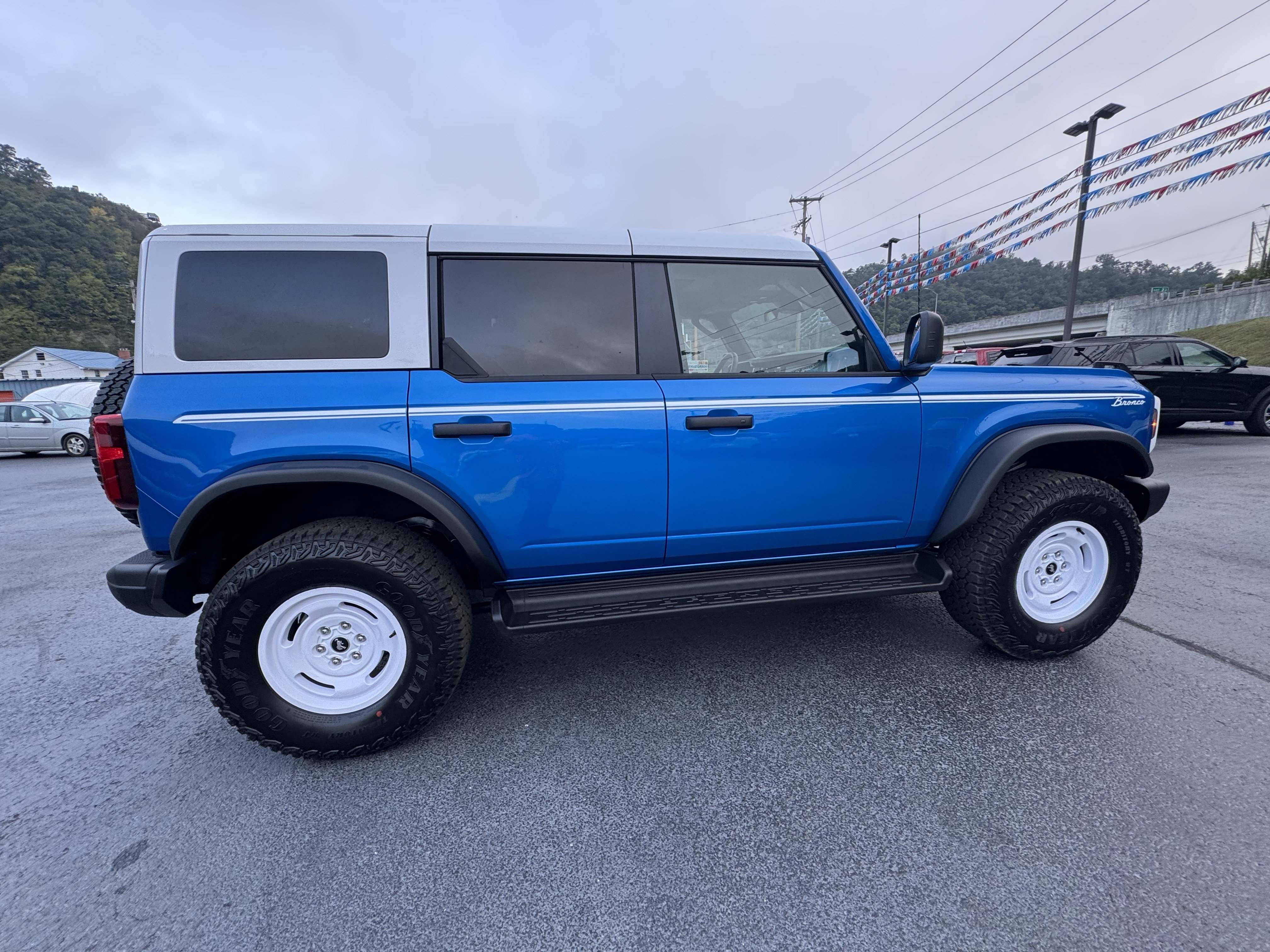 Used 2026 Ford Bronco Heritage Edition AWD/4WD image 8