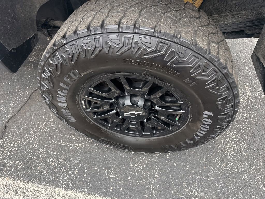 Used 2025 Chevrolet Silverado 2500 ZR2 w/ Technology Package image 27