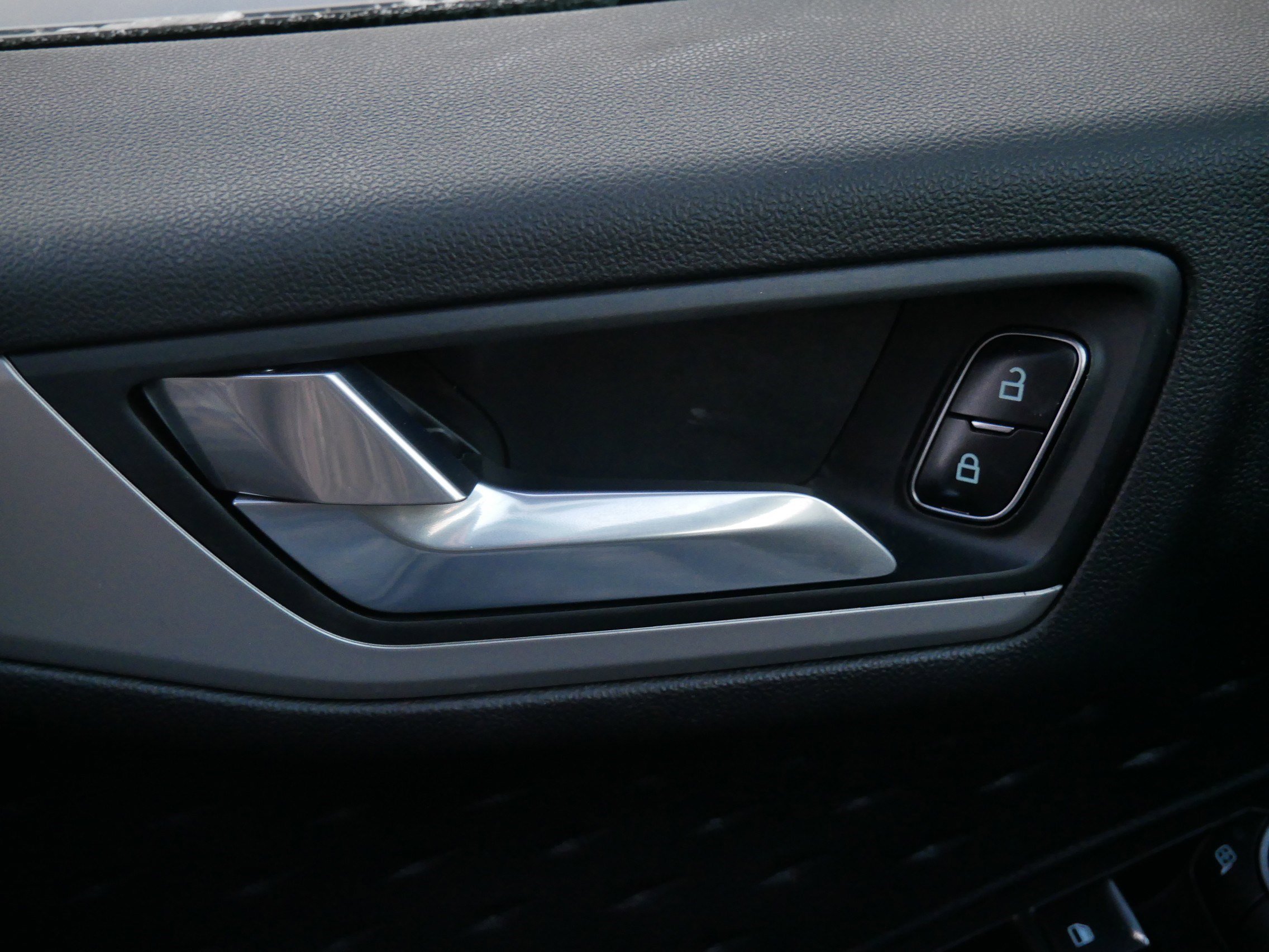 Used 2020 Ford Escape SE image 27