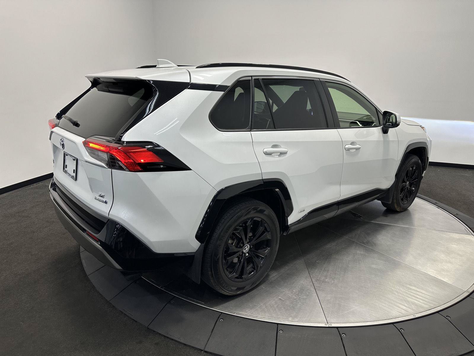 Used 2023 Toyota RAV4 SE w/ Convenience Package AWD/4WD image 7