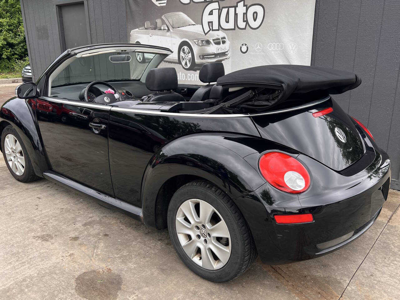 Used 2010 Volkswagen Beetle Convertible FWD image 6