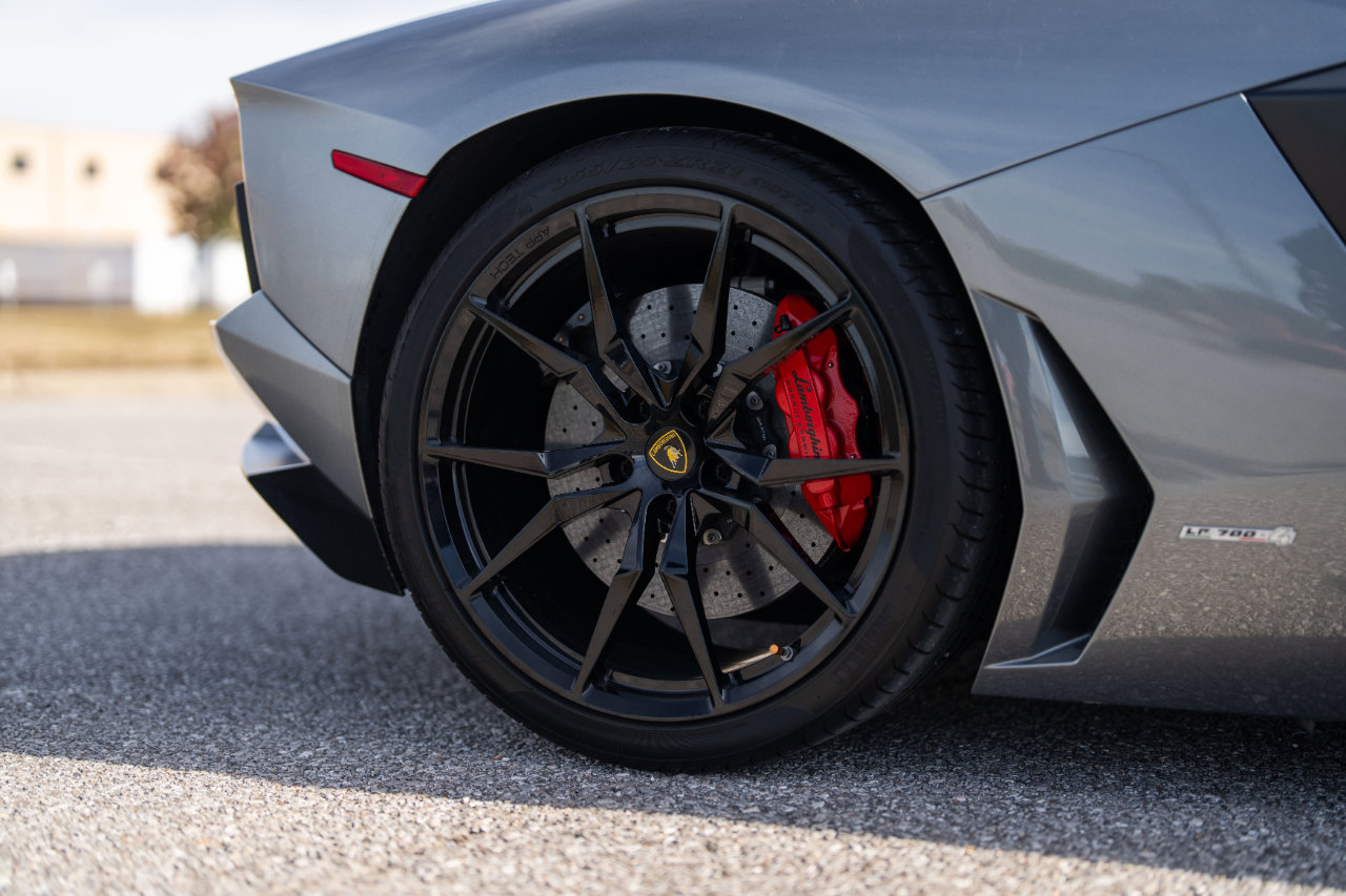 Used 2014 Lamborghini Aventador LP 700-4 image 25