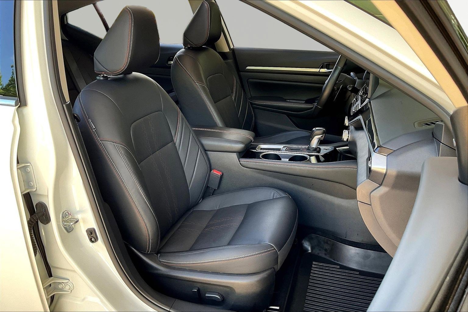 Used 2024 Nissan Altima 2.5 SR w/ SR Premium Package FWD image 28