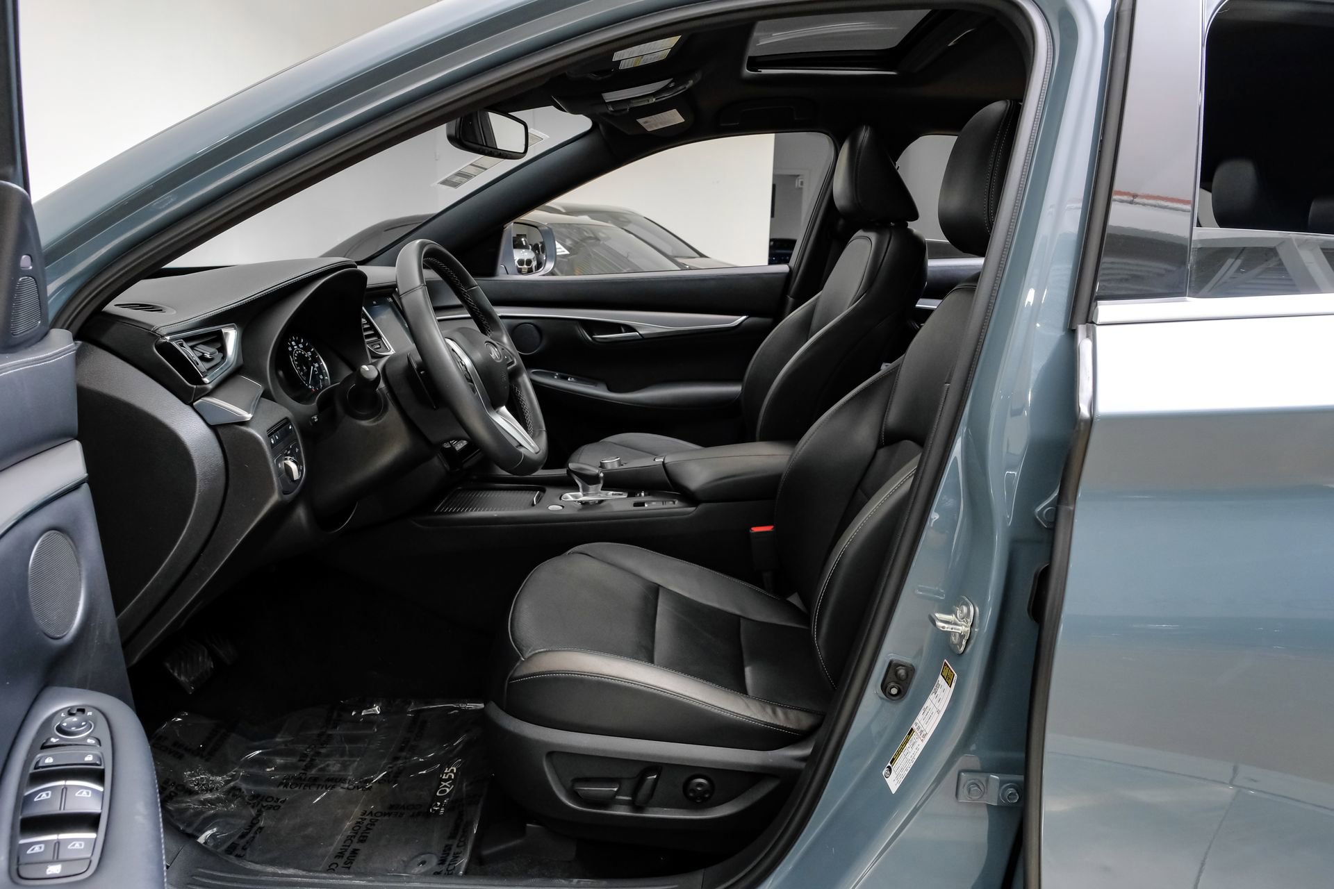 Used 2023 INFINITI QX55 Luxe w/ Cargo Package image 4