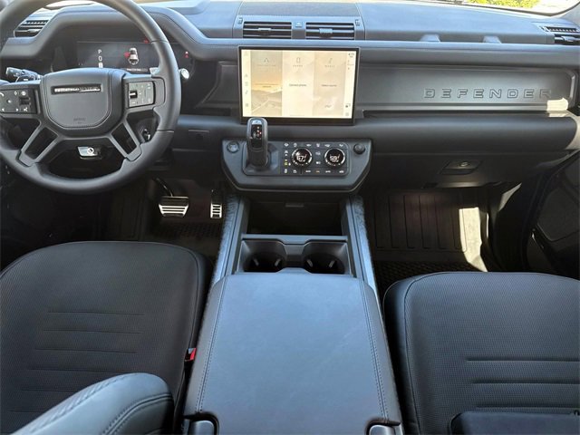 Used 2025 Land Rover Defender 110 image 13