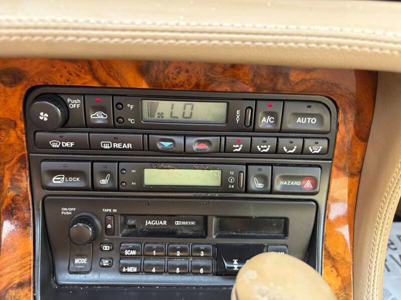 Used 1997 Jaguar XJ6 image 18