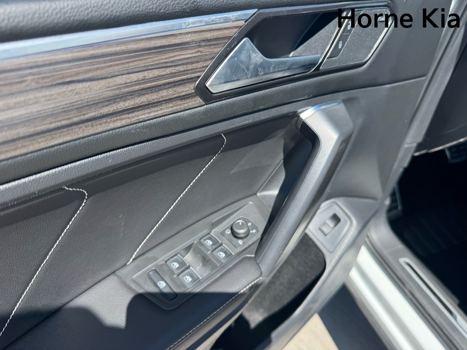 Used 2022 Volkswagen Tiguan SEL R-Line AWD/4WD image 11