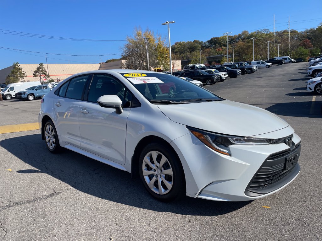 Used 2024 Toyota Corolla LE FWD image 7