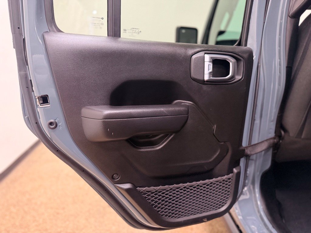 Used 2024 Jeep Wrangler Unlimited AWD/4WD image 23