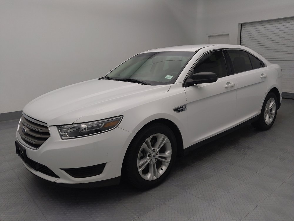 Used 2019 Ford Taurus SE image 2