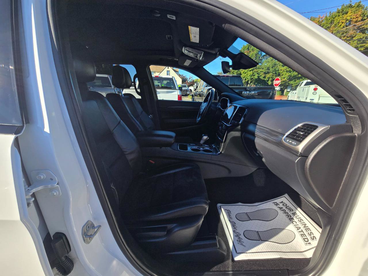 Used 2021 Jeep Grand Cherokee Laredo AWD/4WD image 17