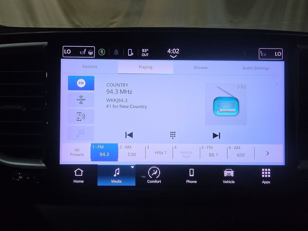 Used 2023 Chrysler Pacifica Touring-L FWD image 12