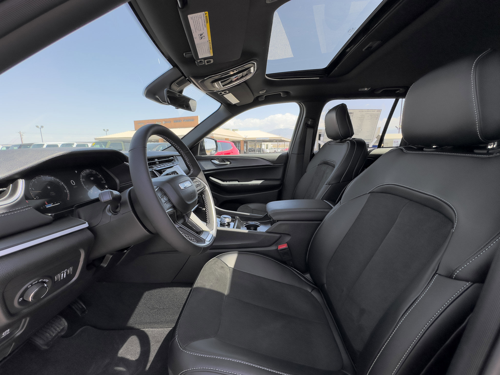 New 2025 Jeep Grand Cherokee Altitude image 11
