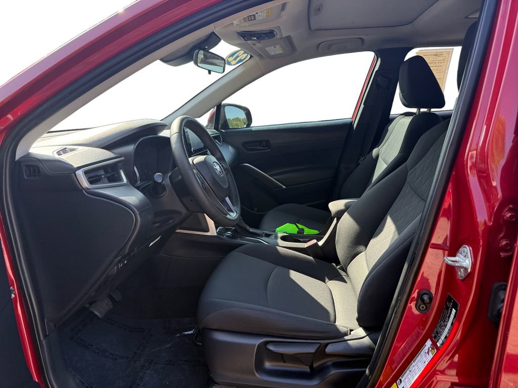 Used 2022 Toyota Corolla Cross LE w/ Moonroof Package FWD image 9