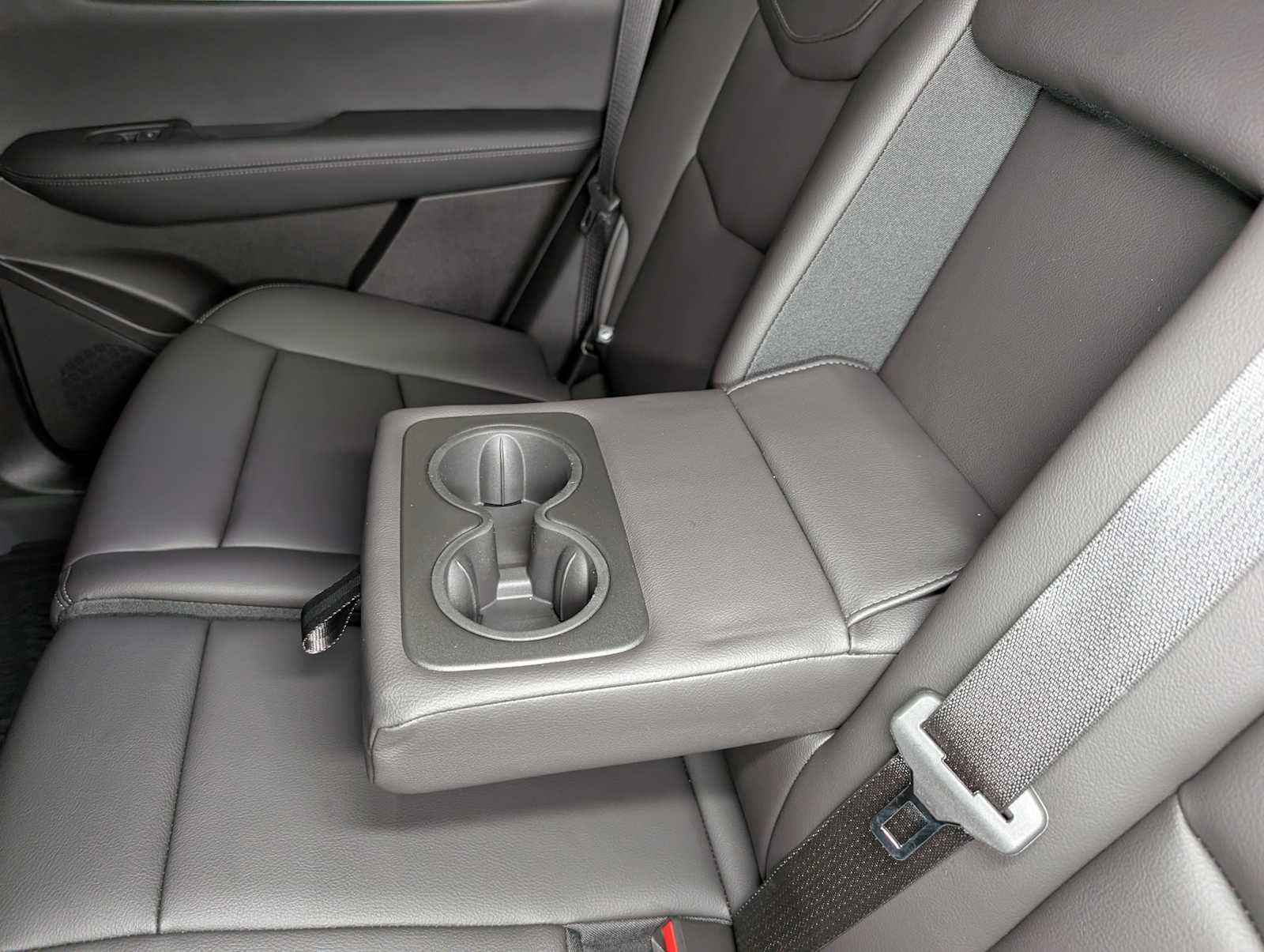 New 2026 Cadillac XT5 Luxury w/ LPO, Floor Liner Package AWD/4WD image 17