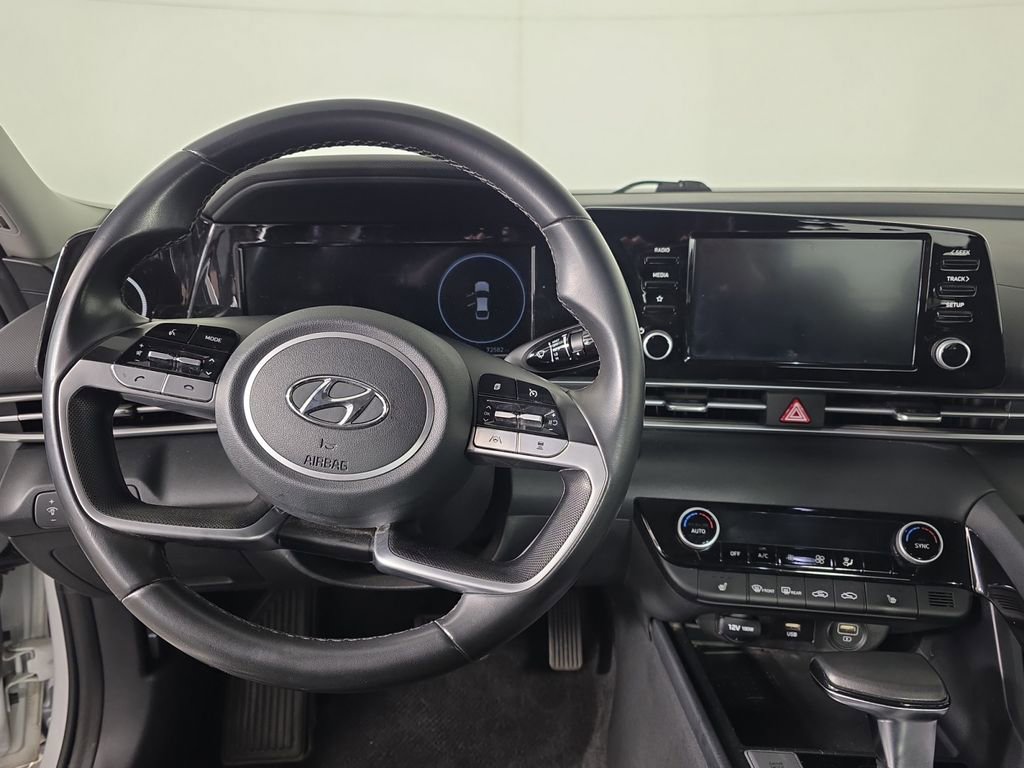 Used 2021 Hyundai Elantra SEL w/ Convenience + Premium Package image 9