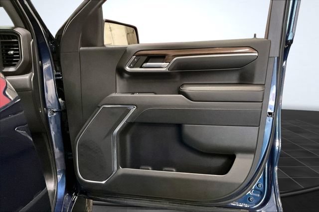 Used 2023 Chevrolet Silverado 1500 LT AWD/4WD image 25