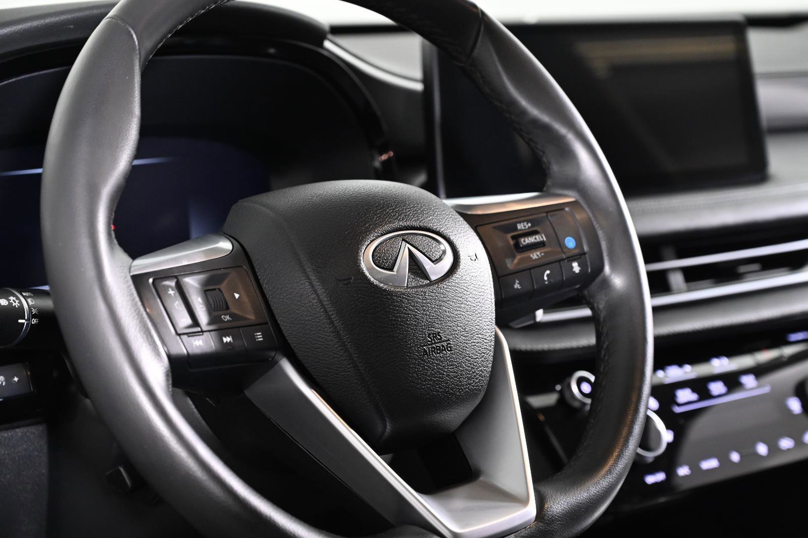 Used 2023 INFINITI QX60 Luxe AWD/4WD image 10