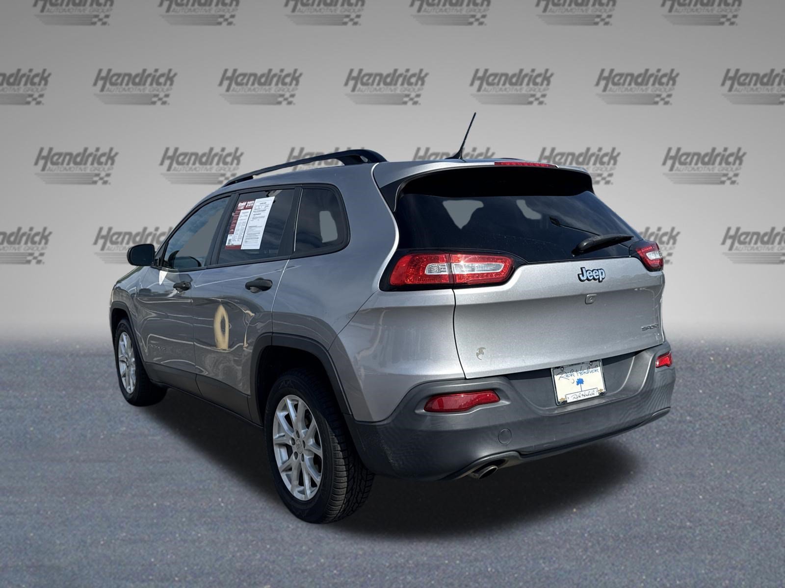 Used 2016 Jeep Cherokee Sport w/ Cold Weather Group FWD image 8