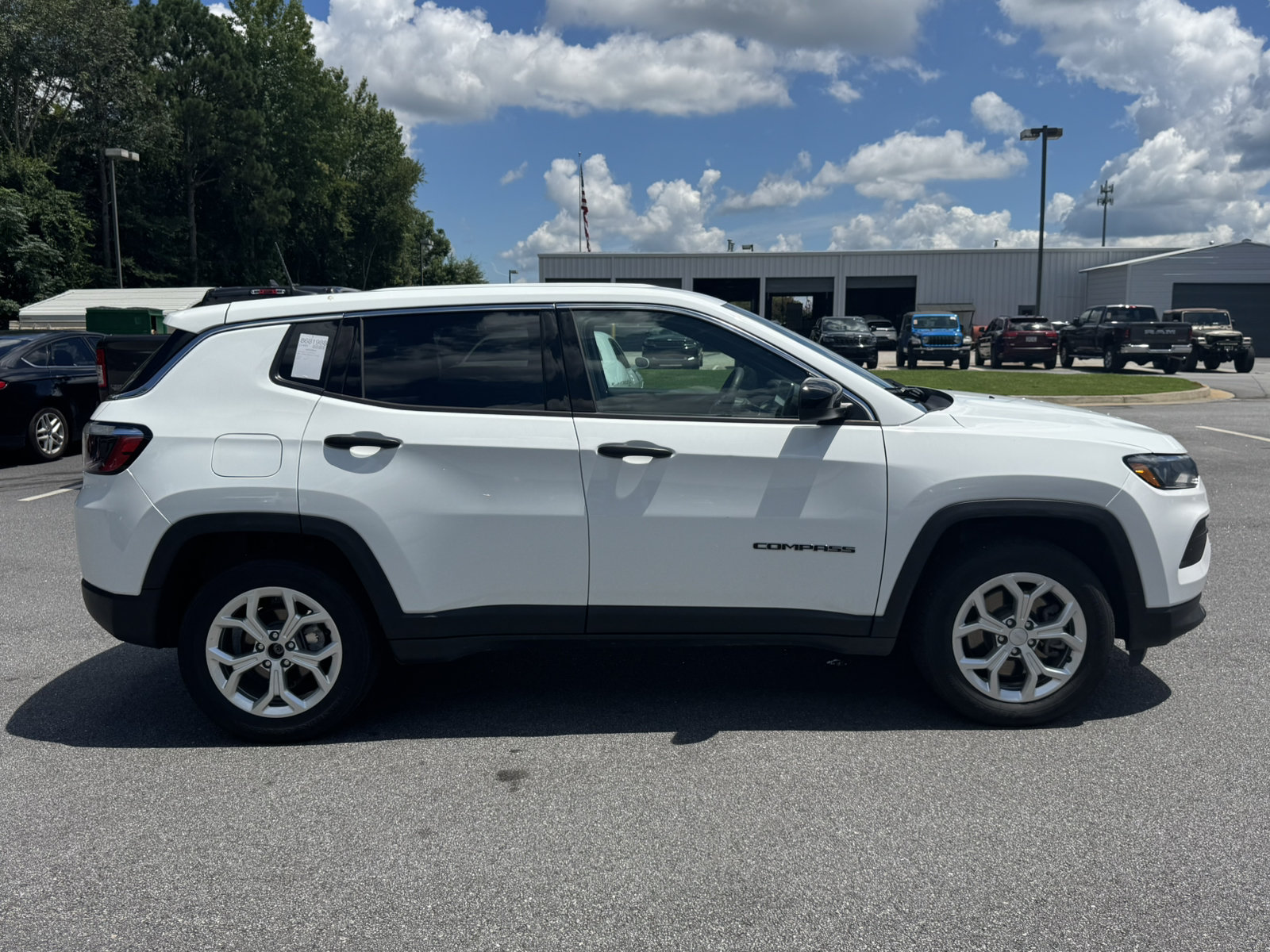 Used 2024 Jeep Compass Sport AWD/4WD image 4
