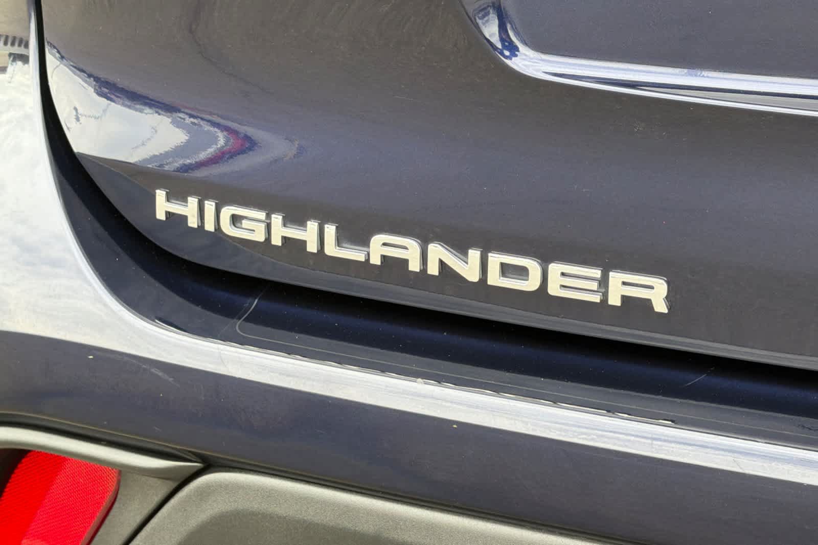 Used 2024 Toyota Highlander XLE AWD/4WD image 32
