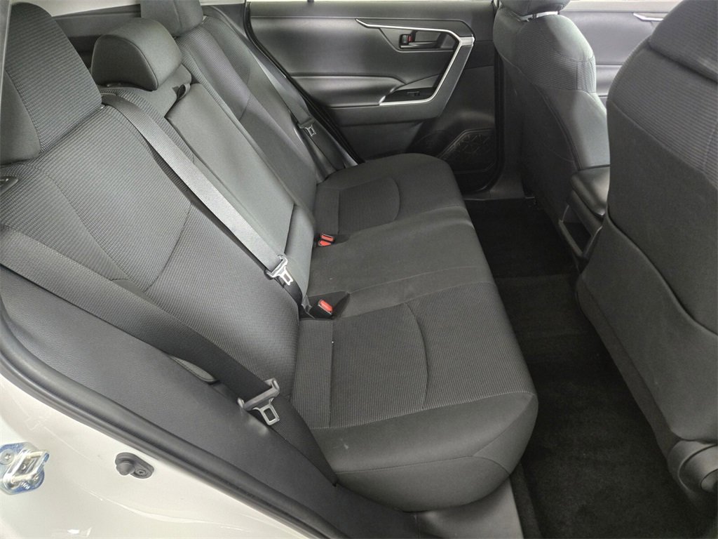 Used 2020 Toyota RAV4 LE image 18