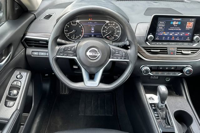 Used 2025 Nissan Altima 2.5 SV FWD image 18